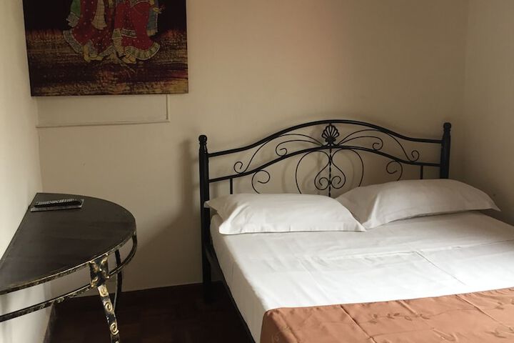 Room 6 of 19