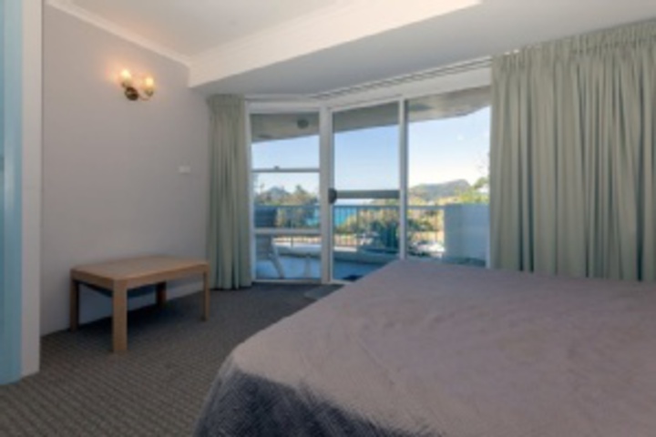 Room 44 of 216