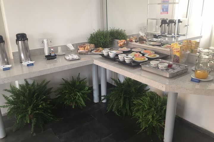 Breakfast/Coffee Service 23 of 38