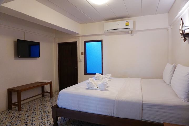 Room 6 of 35