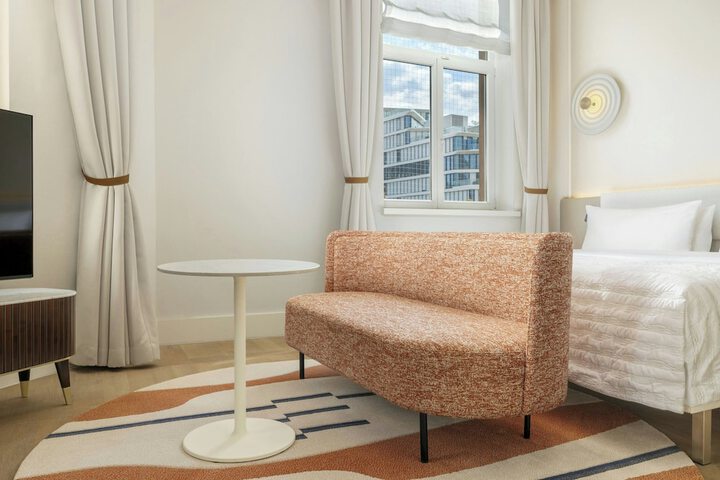 Room 18 of 108