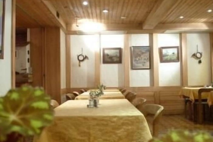 Dining 10 of 21