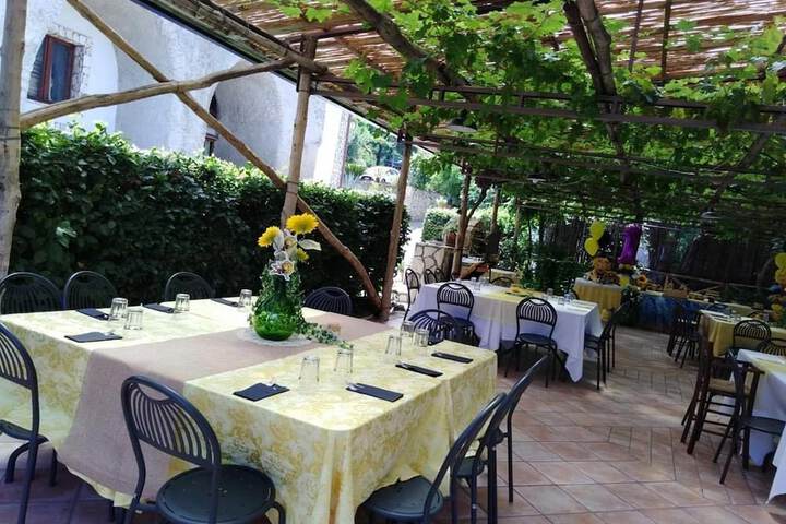 Dining 62 of 77