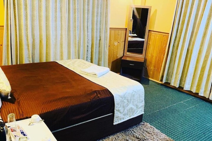 Room 14 of 65