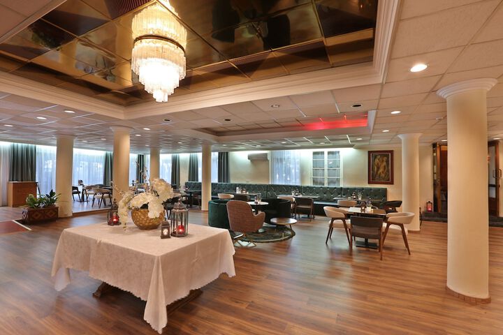 Entrance & Lobby