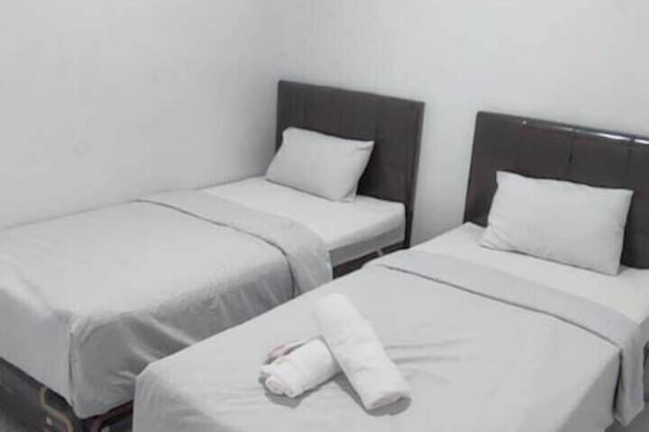 Room 10 of 63