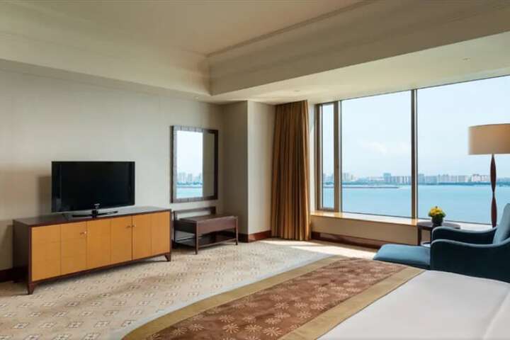 Room 18 of 173