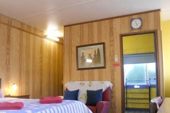 Room 13 of 31