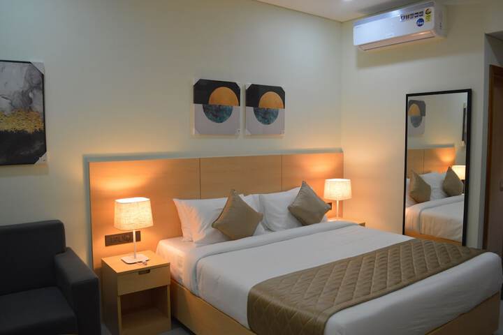 Room 10 of 26