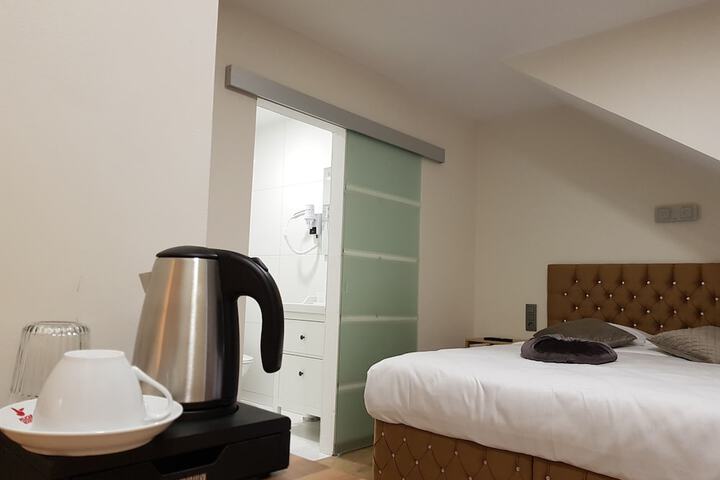 Room 29 of 70