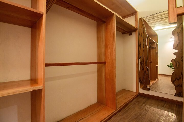Room 50 of 71