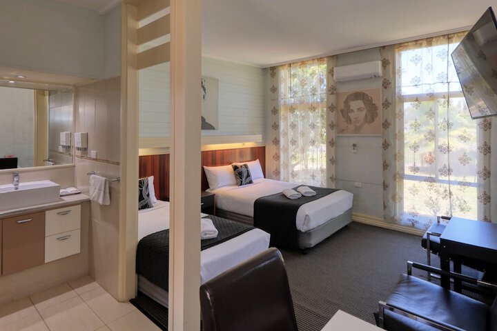 Room 10 of 35
