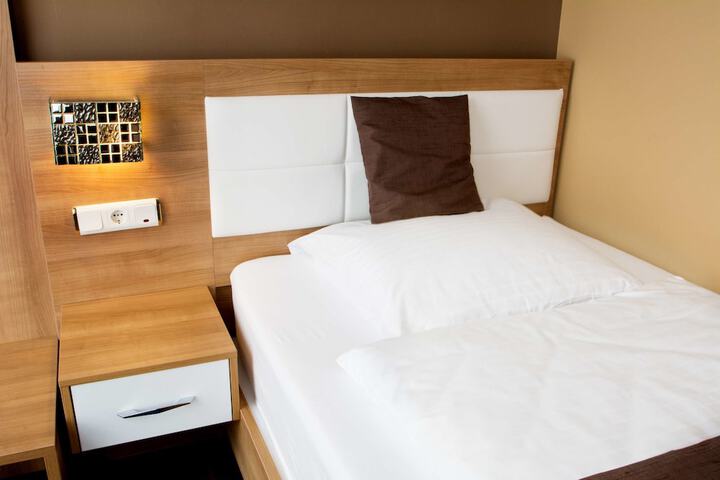 Room 11 of 26