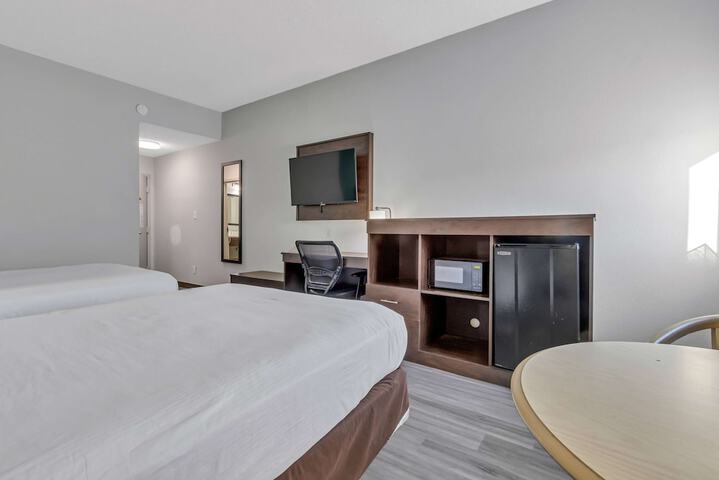 2 Queen Beds (8 of 19)
