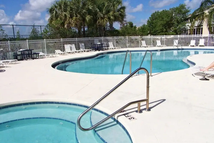Pool 11 of 20