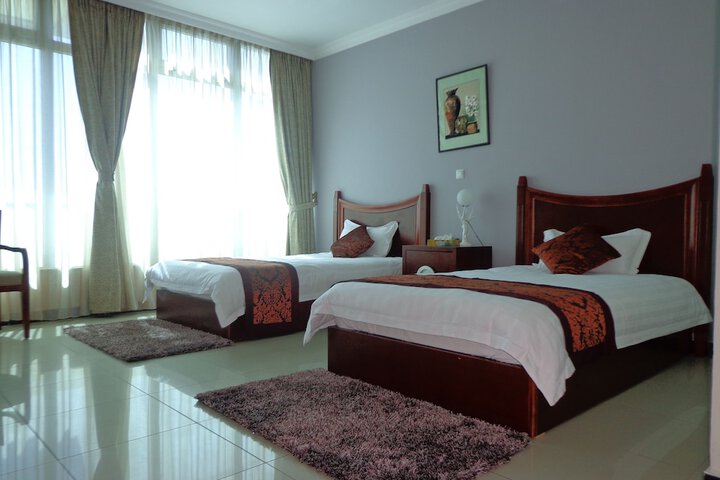Room 6 of 10