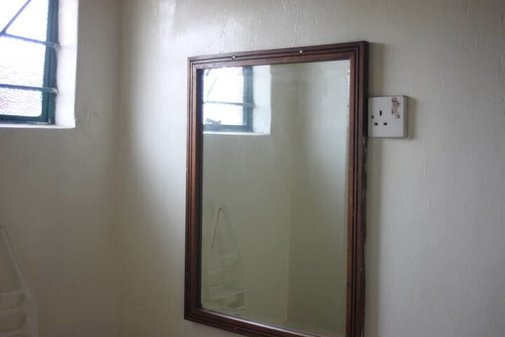 Room 10 of 34