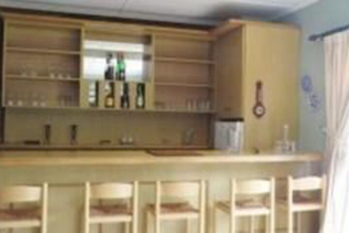 Lounge 17 of 21