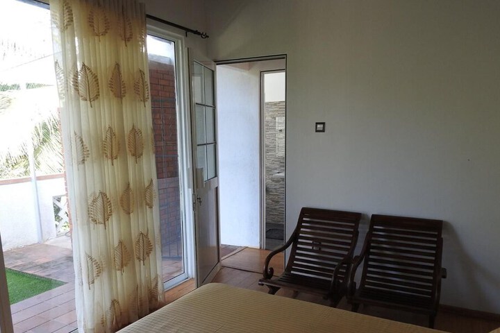 Room 6 of 28