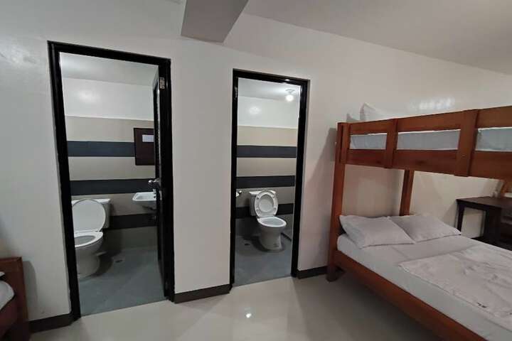 Room 27 of 43