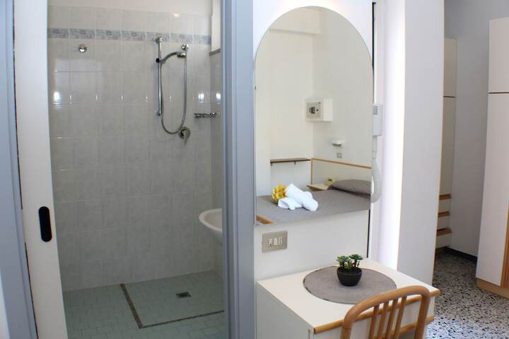 Room 8 of 23