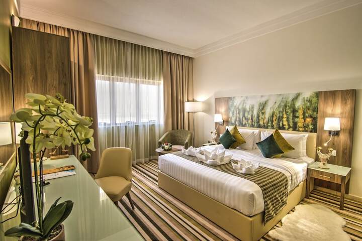 Room 4 of 37