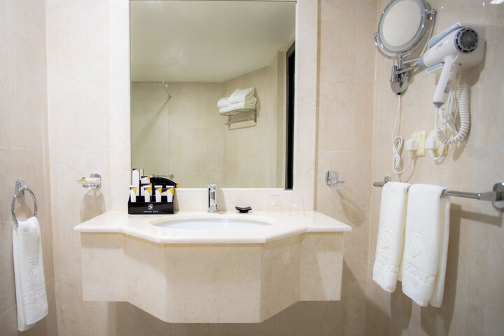 Room 42 of 73