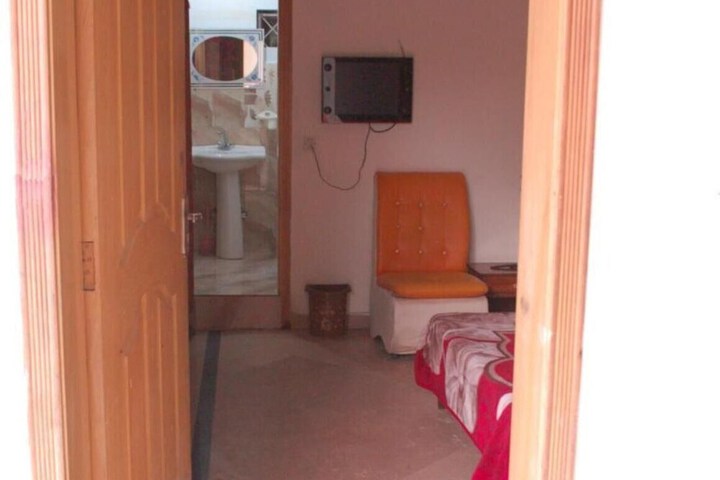Room 2 of 31
