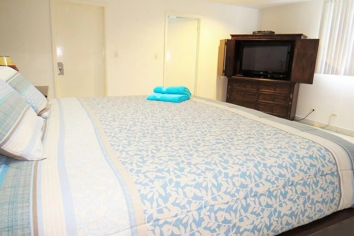 Room 5 of 13