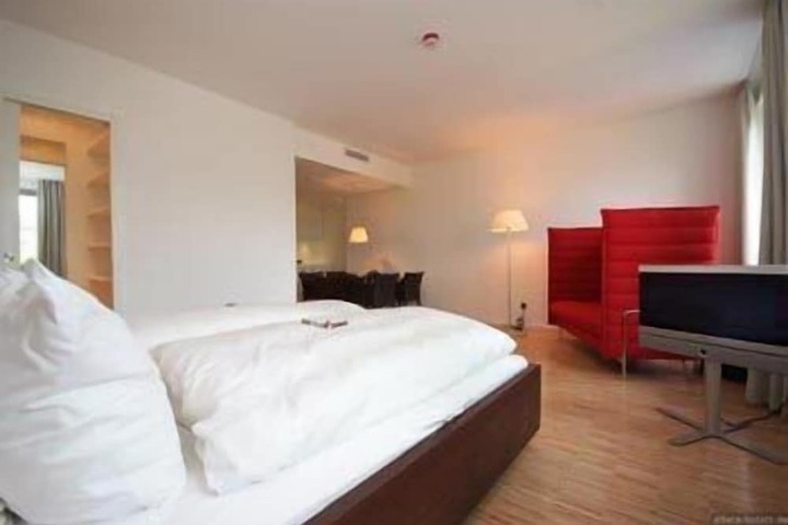 Room 7 of 42