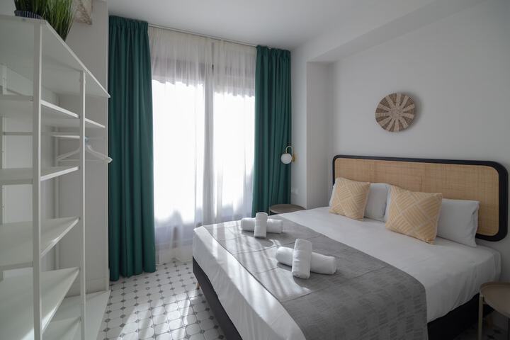 Room 2 of 28