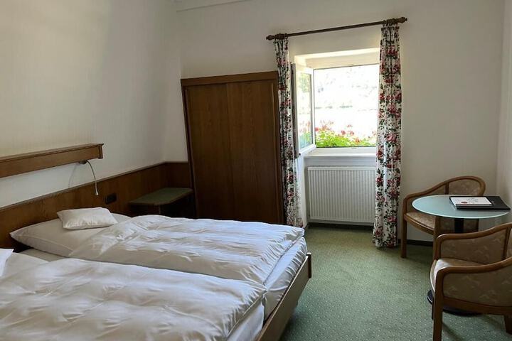 Room 17 of 42