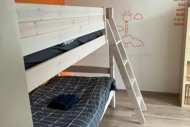Room 8 of 13
