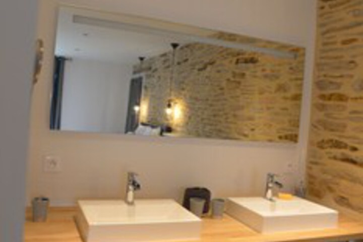Room 2 of 17