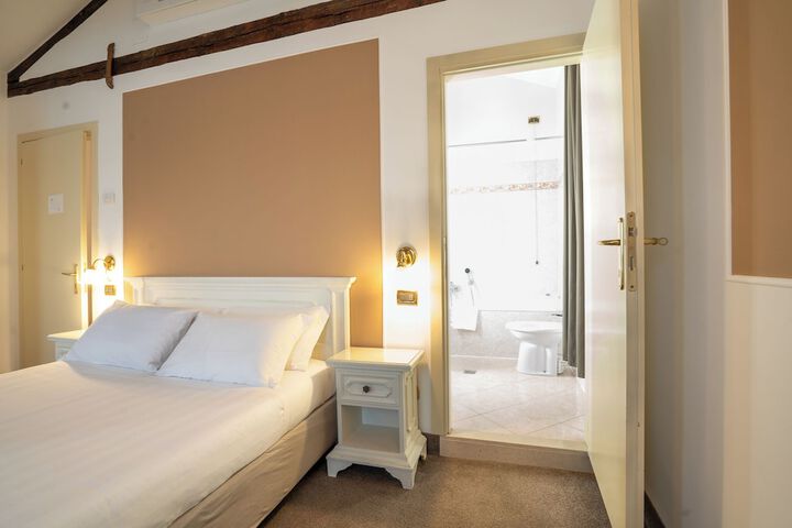 Room 16 of 63