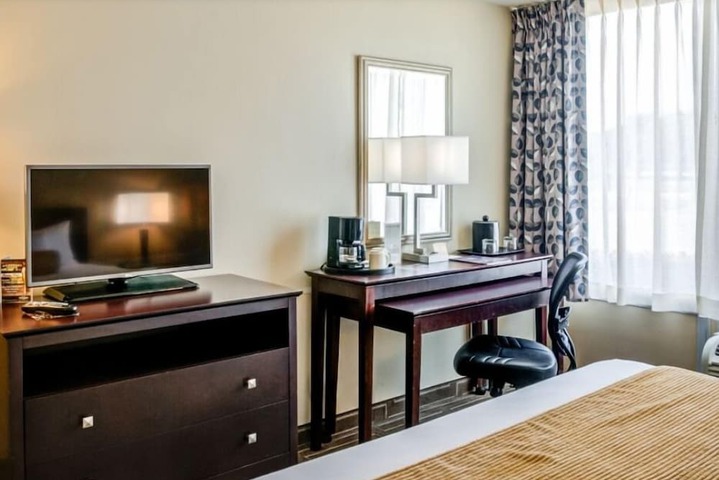 Room 10 of 38