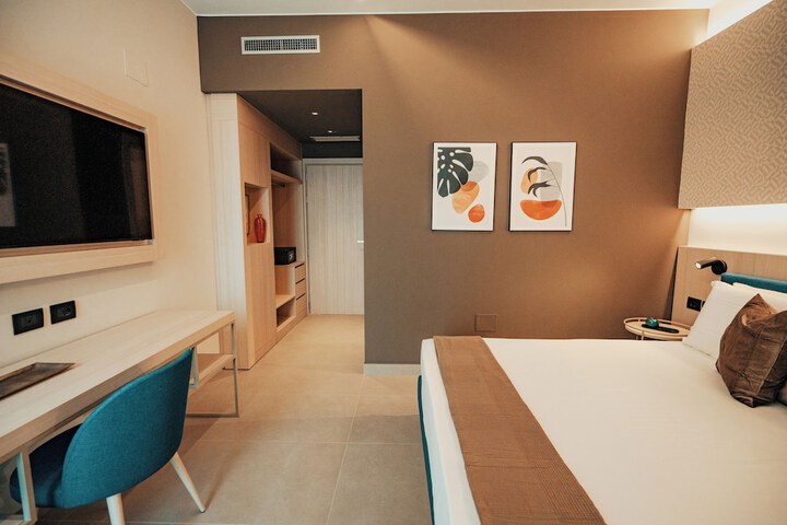 Room 43 of 107