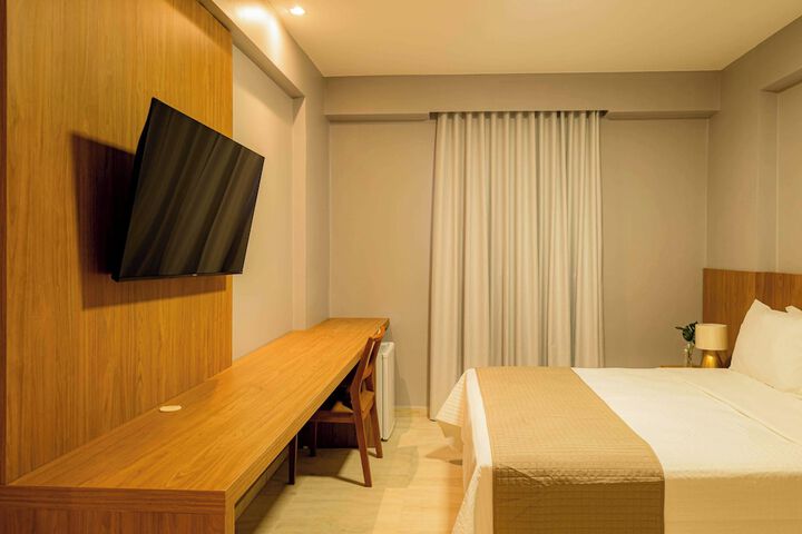 Room 6 of 33