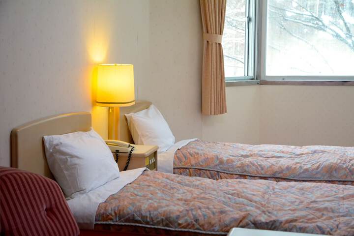 Room 4 of 20