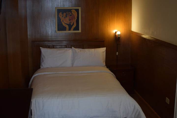 Room 24 of 77