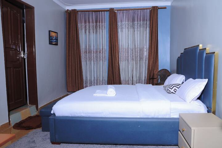Room 2 of 23