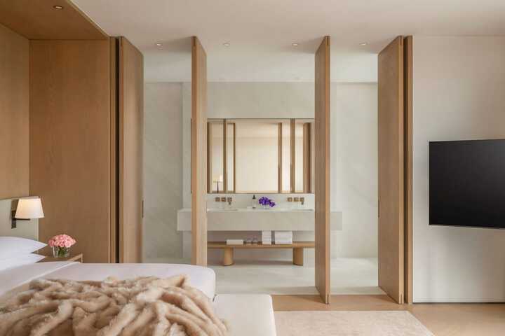 Room 16 of 48