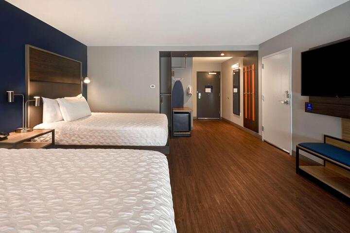 2 Queen Beds (18 of 18)