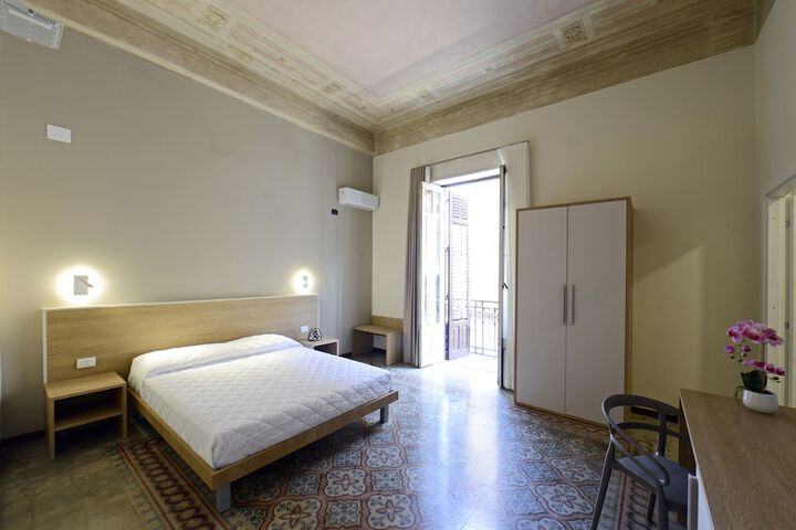 Room 5 of 8