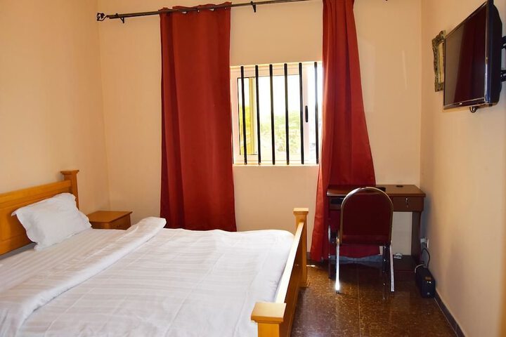 Room 3 of 20