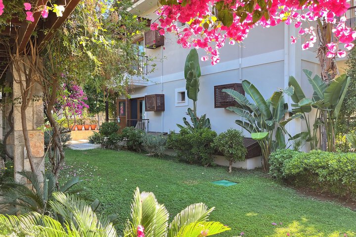 Hotel Exterior 109 of 122