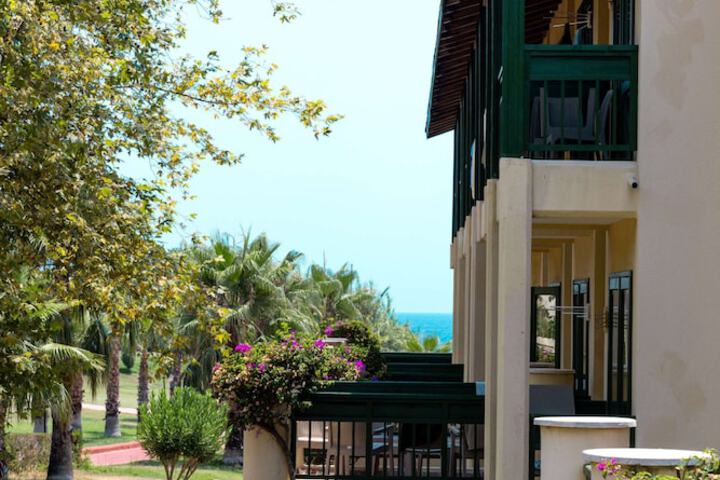 Hotel Exterior 507 of 552