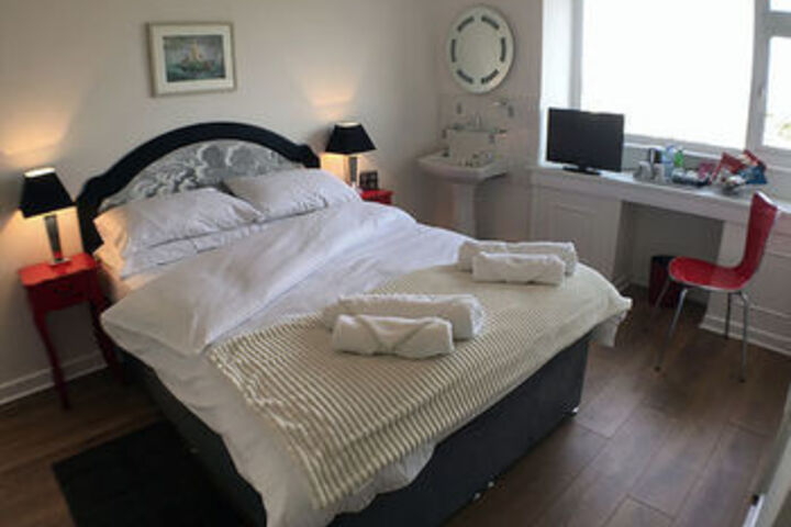 Room 27 of 42