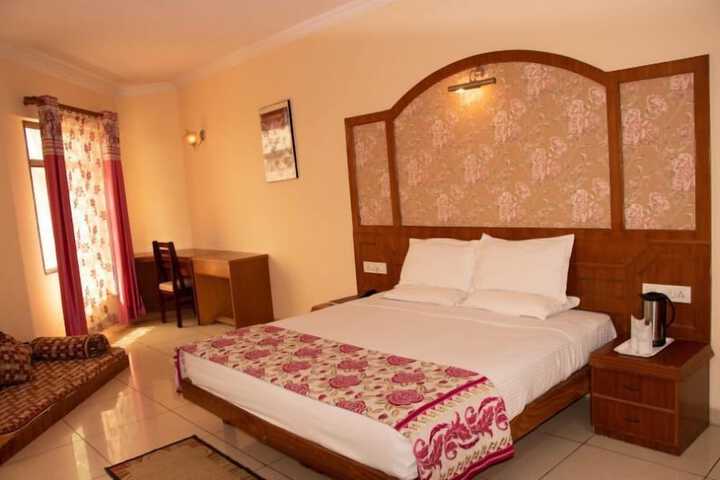 Room 8 of 12