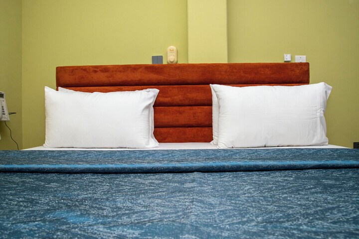 Room 2 of 7